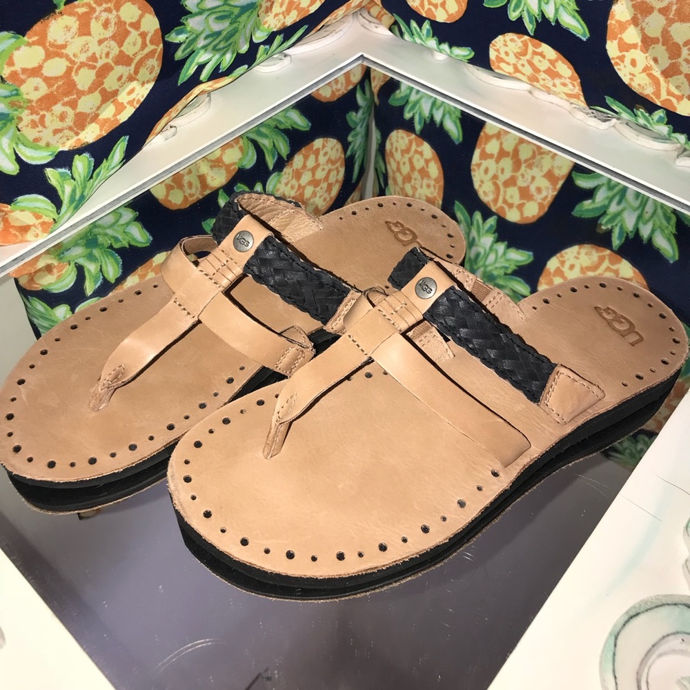Ugg flip flops